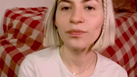 annietinky online show from November 18, 2:25 am