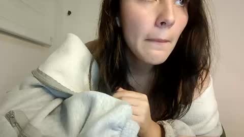 annrousse online show from October 18, 2:49 am