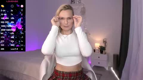Snapshot of anny_johnson_ chatting on September 15, 3:35 pm Anny online show from September 15, 3:35 pm