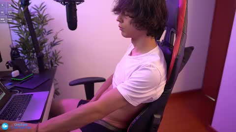 Anthony Buitrago Independent model online show from February 28, 3:15 pm