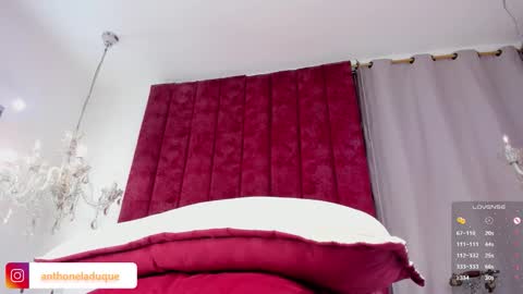 anthonelaDuque online show from October 25, 6:30 pm