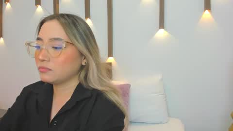 A N T O N E L L A  online show from February 15, 12:01 pm