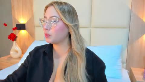 A N T O N E L L A  online show from February 7, 12:08 pm