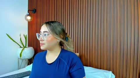 A N T O N E L L A  online show from March 10, 8:23 pm