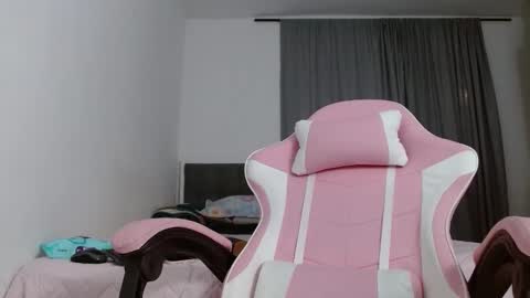antonellacute6918 online show from September 18, 2:15 am