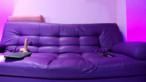 Antonellajohnston online show from October 3, 5:21 pm