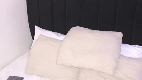 antonellariva_ online show from November 19, 10:30 pm