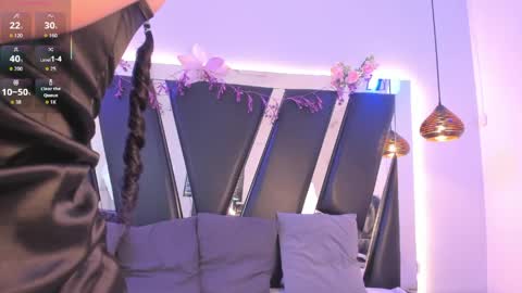 A N T O N E L L E  online show from April 17, 11:23 am