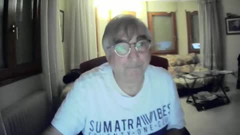 Snapshot of antonio2605 chatting on December 5, 10:39 pm Antonio online show from December 5, 10:39 pm