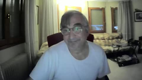 Snapshot of antonio2605 chatting on December 17, 6:53 pm Antonio online show from December 17, 6:53 pm