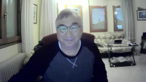 Snapshot of antonio2605 chatting on February 14, 7:17 am Antonio online show from February 14, 7:17 am