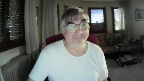 Snapshot of antonio2605 chatting on December 17, 3:38 pm Antonio online show from December 17, 3:38 pm