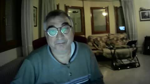 Snapshot of antonio2605 chatting on January 17, 5:32 am Antonio online show from January 17, 5:32 am