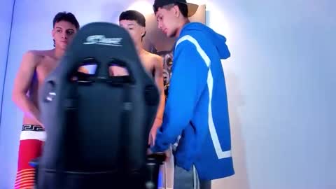 brendan and stiiven online show from November 21, 8:12 am