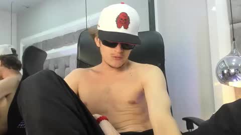 leon online show from October 20, 11:10 pm