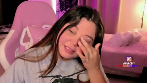   Independent model  online show from November 15, 7:48 pm