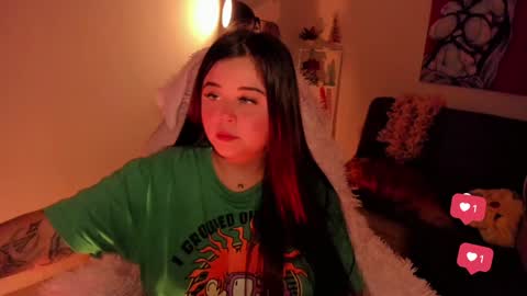   Independent model  online show from December 6, 4:19 am