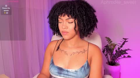 Snapshot of aphrodite_sweet chatting on December 3, 4:33 pm Karla online show from December 3, 4:33 pm