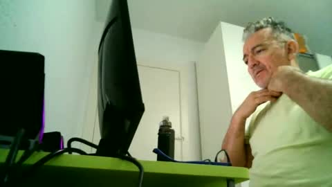 furry bear online show from September 28, 9:24 pm