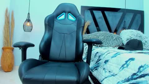 Apolo online show from December 3, 6:08 pm