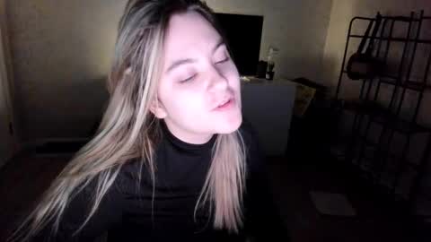 appleyummybuns online show from October 29, 12:51 pm