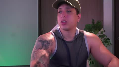 Snapshot of appolo_allen chatting on December 17, 2:55 pm insta appolo master online show from December 17, 2:55 pm