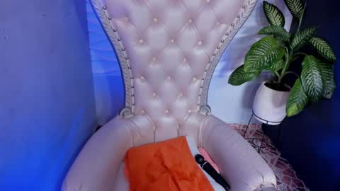 apprilfoxx online show from October 3, 6:38 pm