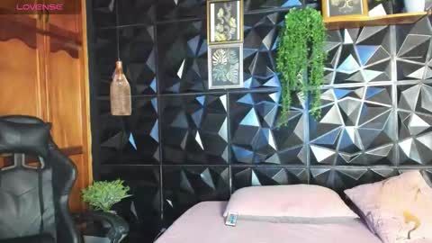 apprilfoxx online show from February 4, 11:47 am