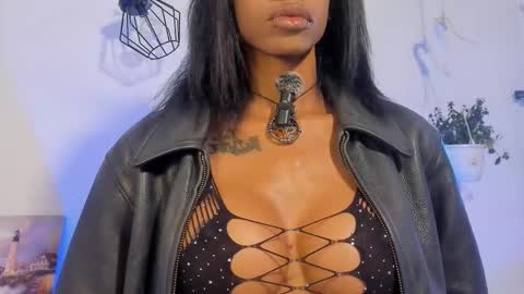 aprillebony319262 online show from March 10, 11:51 pm