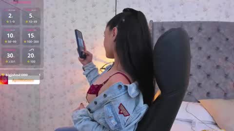 April online show from October 4, 7:00 pm