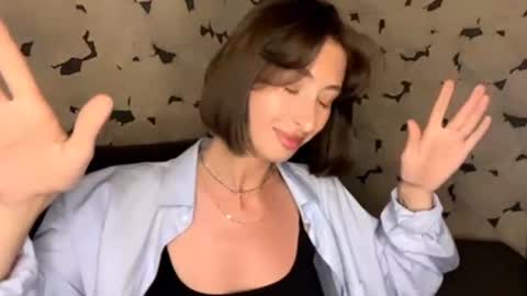 lily online show from July 25, 3:32 pm