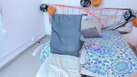 aradia_kiss online show from October 18, 9:30 pm