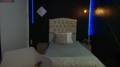 Ares Collings  online show from December 21, 1:36 am