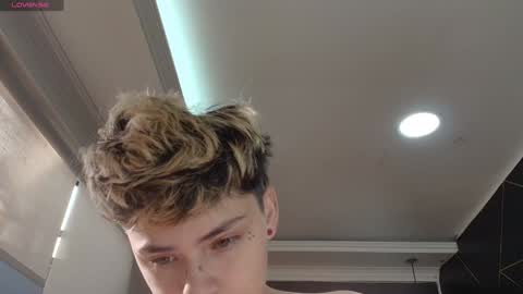 Ares Collings  online show from December 12, 8:43 pm