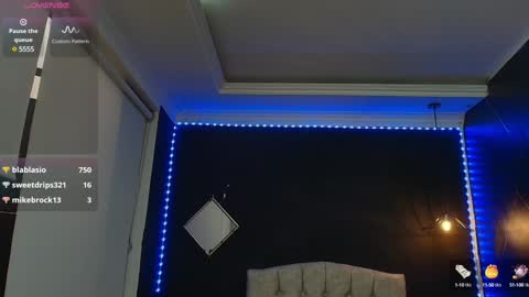 Ares Collings  online show from December 15, 10:15 pm