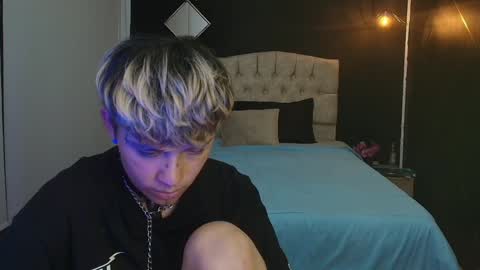 Ares Collings  online show from January 13, 11:27 pm