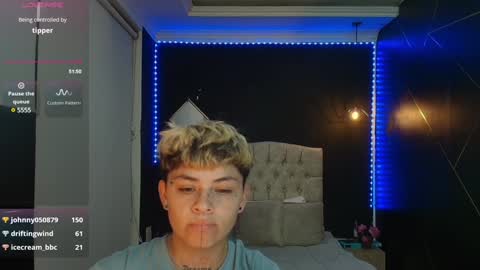 Ares Collings  online show from December 14, 10:39 pm