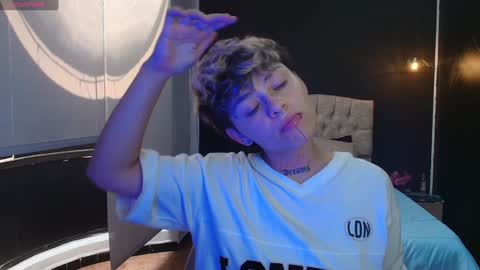 Ares Collings  online show from January 20, 7:04 pm