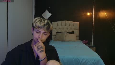 Ares Collings  online show from January 21, 11:13 pm