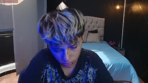 Ares Collings  online show from January 23, 7:40 pm