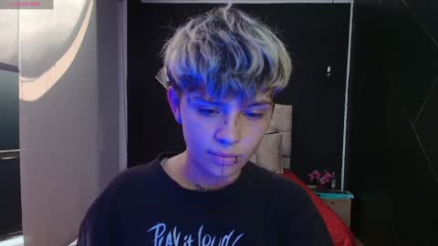 Ares Collings  online show from January 29, 7:11 pm