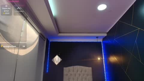 Ares Collings  online show from December 11, 7:25 pm