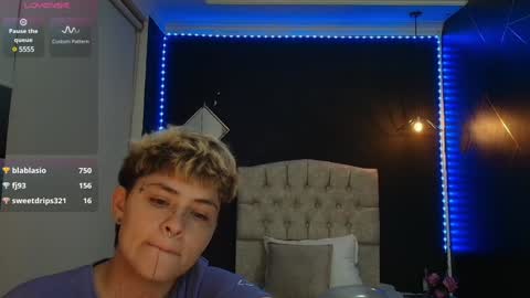 Ares Collings  online show from December 16, 1:21 am