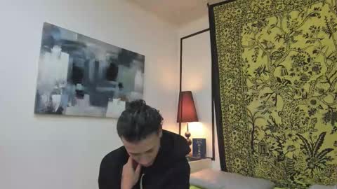 aria y orien  online show from November 24, 11:09 am