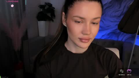 aria_mila online show from March 30, 3:17 am