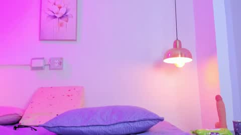 aria_millers1 online show from April 25, 1:41 pm