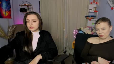 aria_voss_ online show from May 13, 2:27 pm
