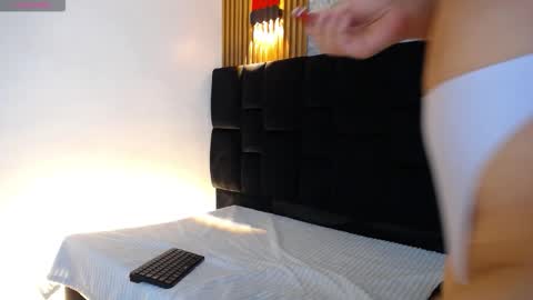 ariana_hill_ online show from November 6, 3:42 am