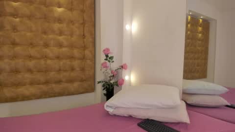  ARIANA MORELLY online show from April 28, 10:30 am