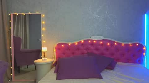 Snapshot of ariana_petite chatting on January 19, 10:49 pm Ariana online show from January 19, 10:49 pm